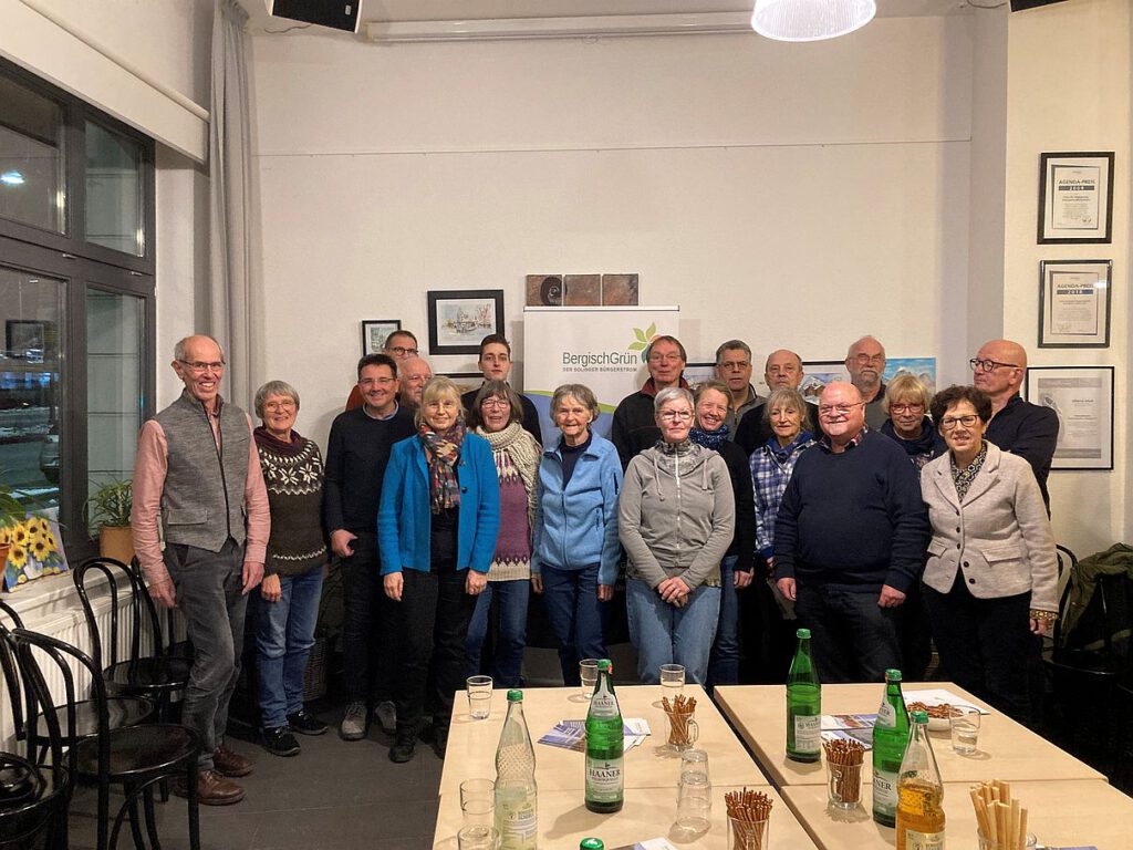 Foto der Besucher:innen vor einem RollUp zu BergischGrün